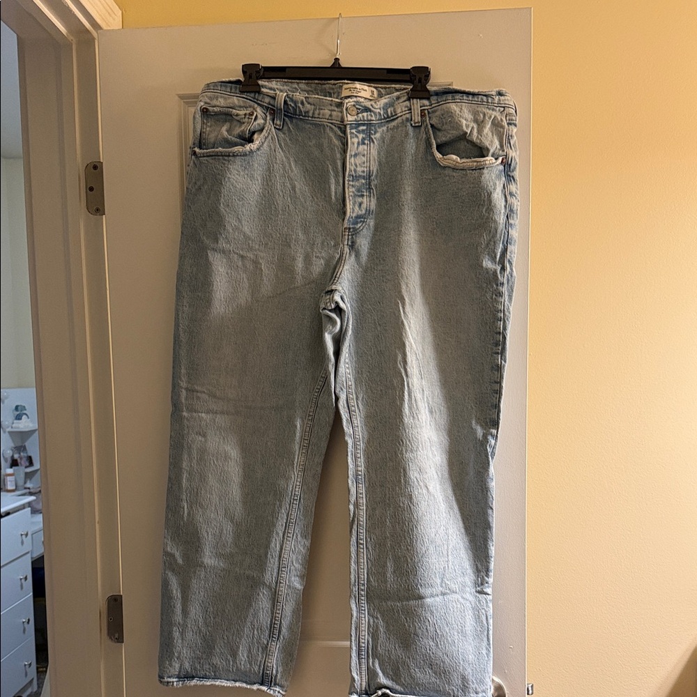 Abercrombie & Fitch Women’s The 90s Baggy Low Rise Jeans